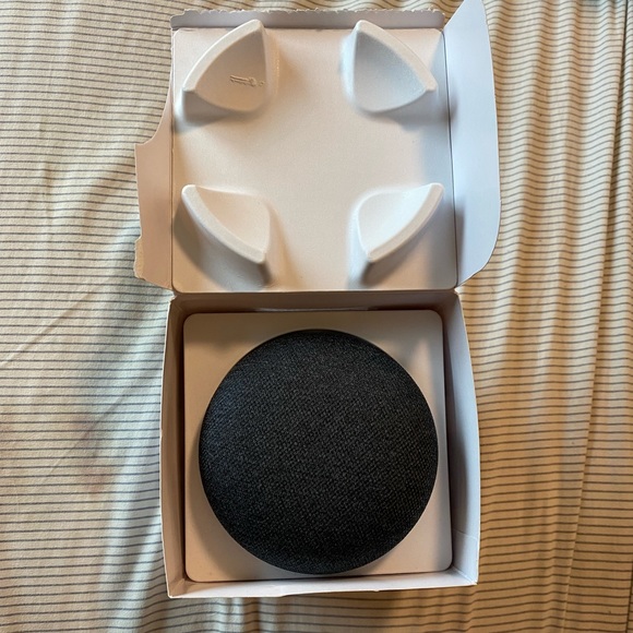 Google Home Mini - Picture 2 of 5